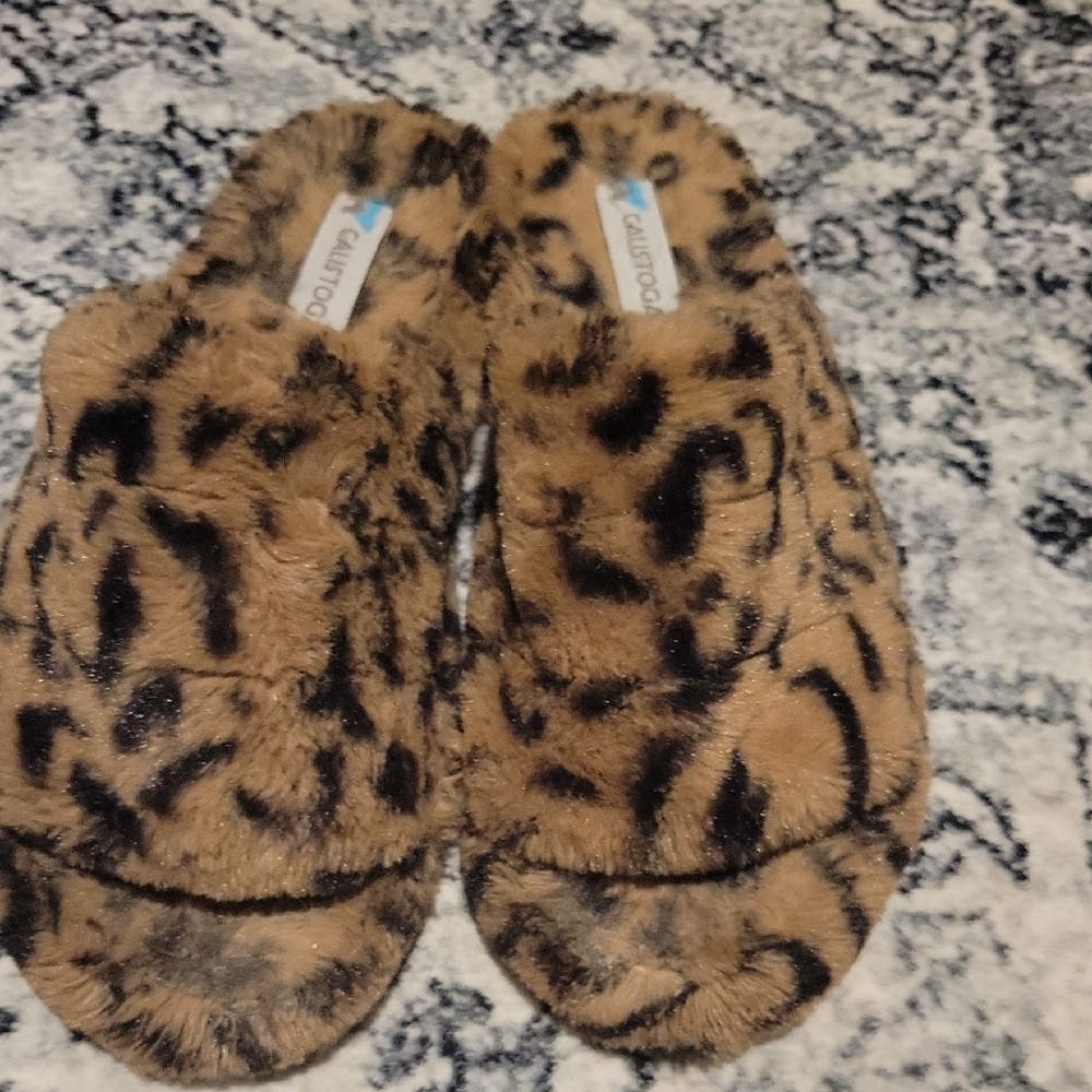 Leopard Print Faux Fur Slippers